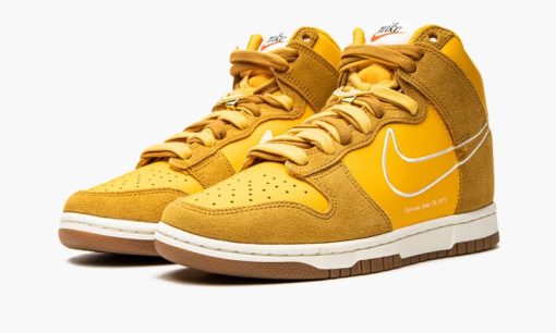 WMNS Dunk High First Use – University Gold