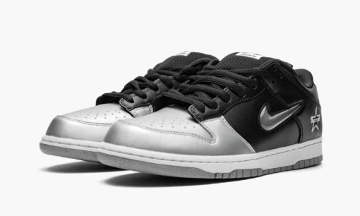 SB Dunk Low OG QS Supreme – Jewel Swoosh Silver/Black
