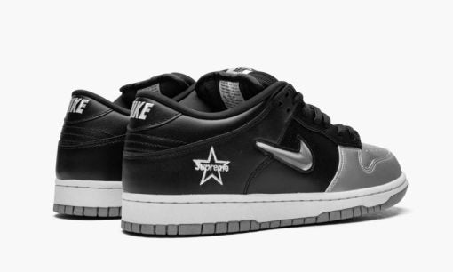 SB Dunk Low OG QS Supreme – Jewel Swoosh Silver/Black
