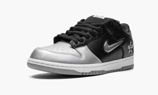 SB Dunk Low OG QS Supreme – Jewel Swoosh Silver/Black