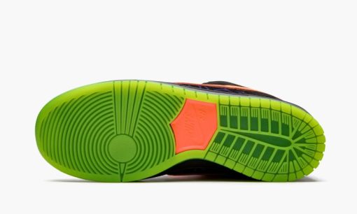 SB Dunk Low Night of Mischief