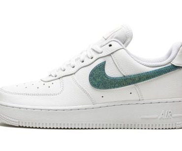 W Air Force 1 '07 ESS Glitter Swoosh – Celery