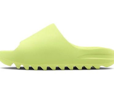 Yeezy Slides 'Glow Green'