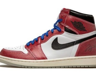 Air Jordan 1 Retro High OG Trophy Room – With Blue Laces