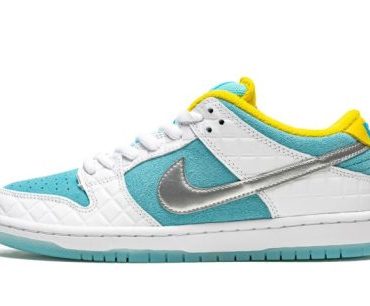 SB Dunk Low FTC Lagoon Pulse