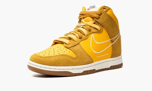 WMNS Dunk High First Use – University Gold